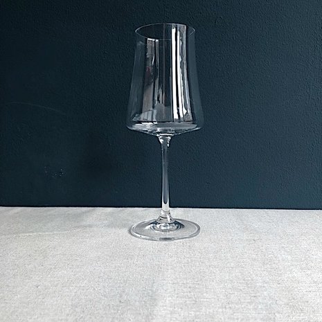 Muze red wine glass